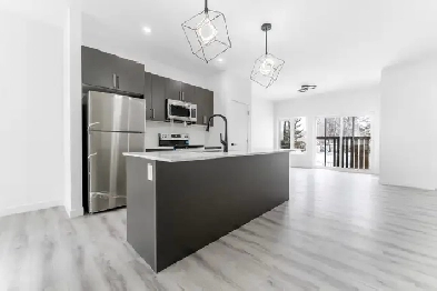 3 Bed 2 Bath Main Level Suite with Garage Parking. $2,250 ! Image# 1