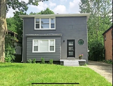 Updated Upper Backing Onto Private Treed Yard Utilities included Image# 3