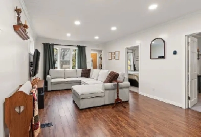 Charming 2bdrm Bungalow nestled in Deer Lodge! Image# 3