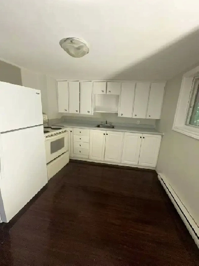 35 Young St, Unit4, 3bedroom apt (1 bath 1 kt,Storey2)Northeast Image# 1