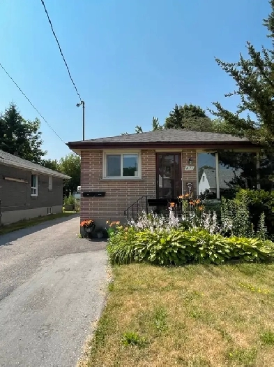 3 BEDROOM - UPPER UNIT - SOUTH END Image# 1