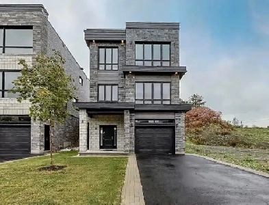 Prestigious home in a waterfront community Image# 14