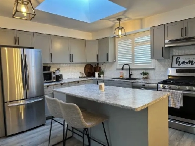 Upper Level Detached Home For Lease in Bradford! $2500/M Image# 2