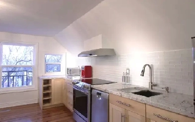Renovated 2-Bedroom in The Beaches – Parking & Laundry Included Image# 1