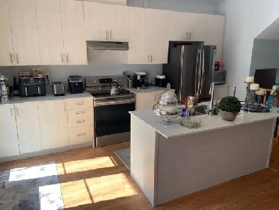 3 bed 4 bath townhome Sublet | Utilities included Image# 7