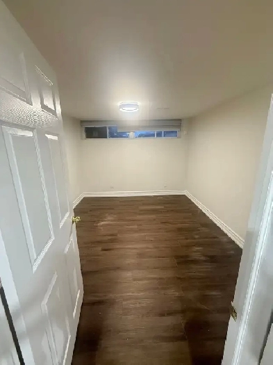 Rooms available for rent for females on Mccowan & Lawrence Ave E Image# 1