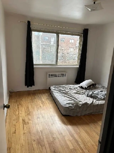 Chambre à louer côte des neiges 650$ tout inclus  wifi Image# 2