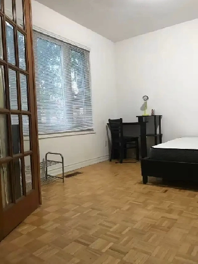 Downtown! A bright room for rent Image# 1