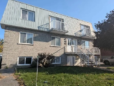 4 1/2 à Longueuil à louer- disponible dès 1er novembre! Image# 1