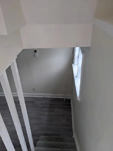 Light, bright, clean 1 bedroom apt. in 3-plex. $1650 all incl. Image# 3