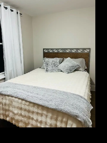 furnished room all included in little italy Image# 5