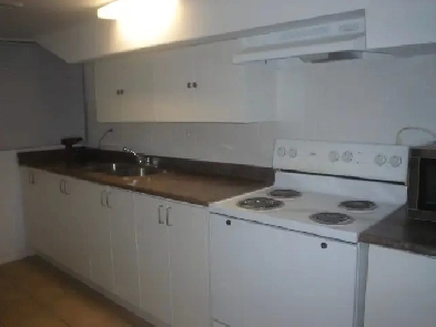 Parliament/Queen private big room for rent Toronto Image# 1