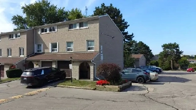 BIG TOWNHOUSE 3 Bedroom   @ FINCH/DON MILLS Image# 3