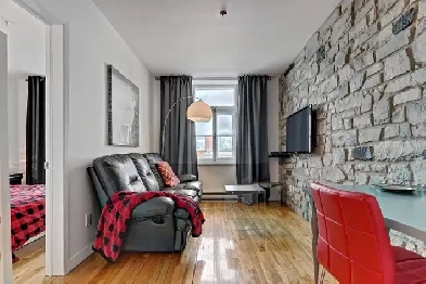 3 1/2 au ♥ du Vieux-Québec (dernier étage!) Image# 1