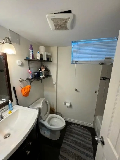 MASTER BEDROOM AND SHARED ROOMS AVAILABLE IN SCARBOROUGH Image# 1