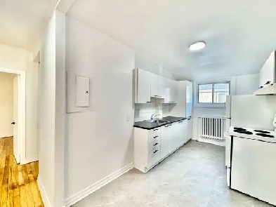 Heated 2-bedroom in bright, waterfront apartment in Lachine Image# 1