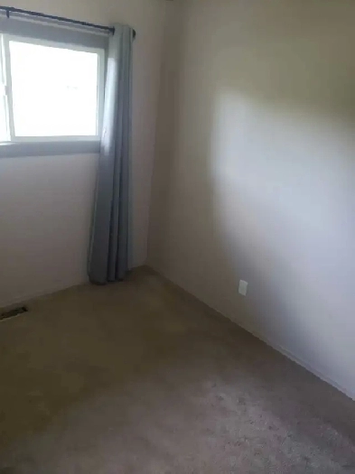 se mainfloor room available immediately $575 Image# 1