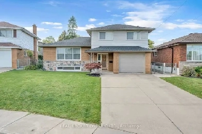 Well-maintained 2-storey gem! Image# 8
