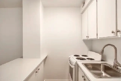 10th floor studio apartment near McGill University - ID 4169 Image# 1