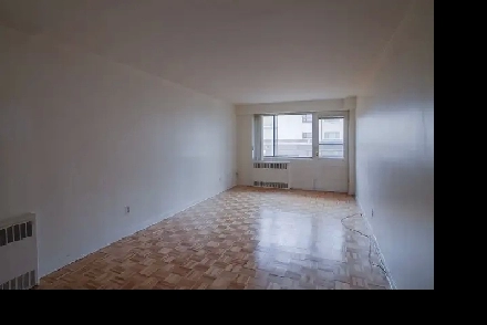 5th floor studio apartment near McGill - ID 4175 Image# 1