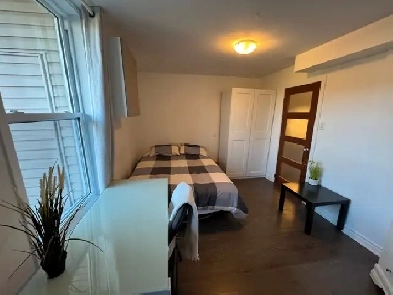 4 1/2 entièrement meublé ou pas ! HoMa 10 min centre-ville! Image# 1