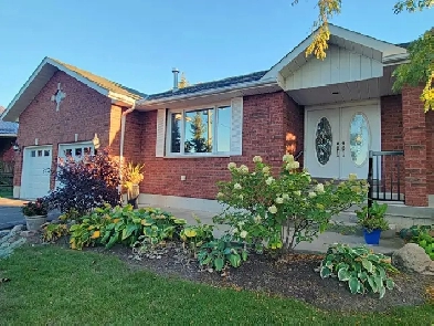 HOUSE FOR SALE LINDSAY Image# 2