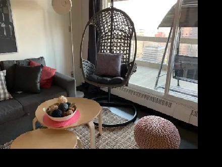 Why rent a studio when this Downtown 1 Bedroom Den is $1,290/mth Image# 1