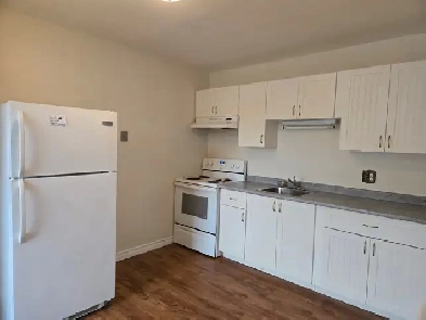 1 bdrm 1 bath North end, parking, laundry, freshly painted Image# 1