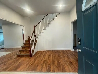 Rooms for rent in a renovated detached home in Niagara Falls Image# 1