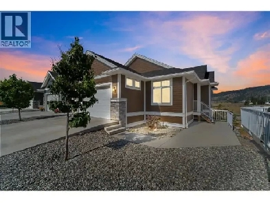 Stunning 4 bed/2.5 bed Executive Home, Merritt Image# 1