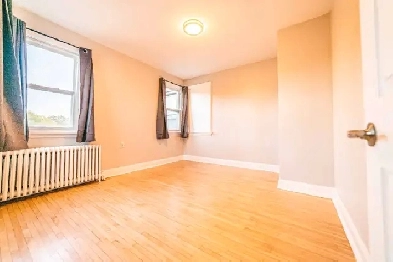 1- 337 Grenville Avenue Image# 1