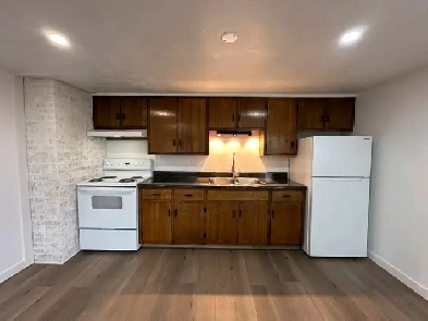 3 Bed 1 Bath Apartment Image# 1