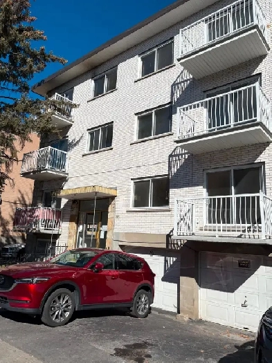 4 1/2 complètement rénové mtl.nord Image# 1