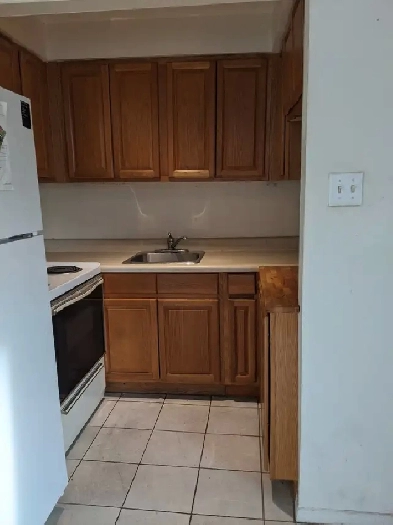 4 1/2 À LOUER - MARCHÉ CENTRAL – 1ER DÉCEMBRE Image# 1