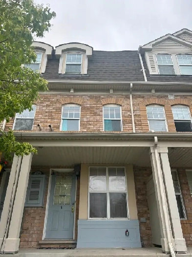 Really spacious whole townhouse rent only $2650 BEST DEAL! Image# 1