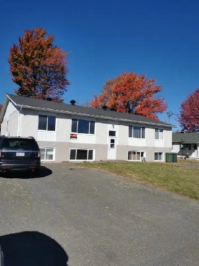 5 12  rue Laurentien App B