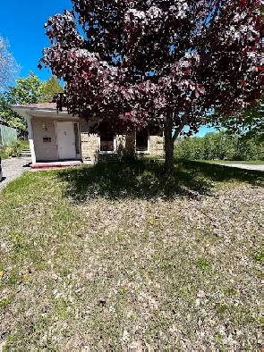 Elliot Lake: 2 Bedroom Detached backsplit on a corner lot Image# 1