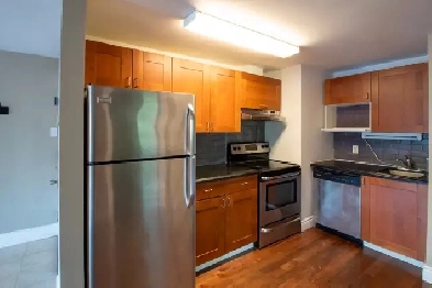 Comfortable 4-Bedroom Apartment - May 1, 2026! Image# 1