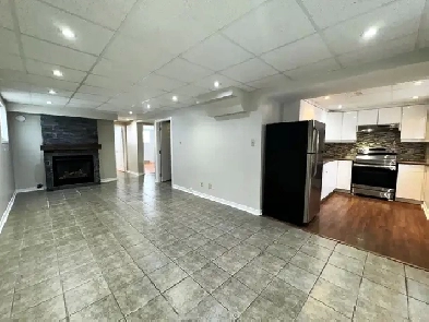 Charming 2 Bed, 1 Bath Lower Unit in Penetang Image# 1