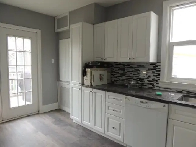 6 Bedroom Upper Level Flat next to Dal May 1st 2026 Image# 4