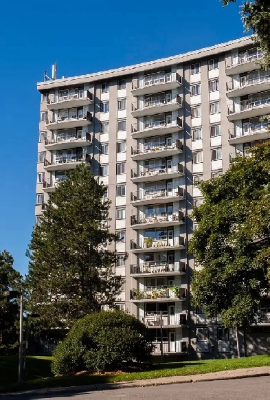 $1799 - December 1st - 2 BEDROOM -  Near Carlingwood Mall Image# 1