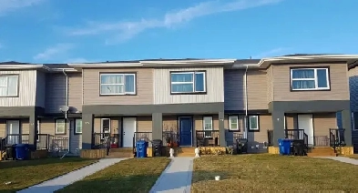 Beautiful 3-Bed Home, Pet-Friendly, Fenced Yard in Aspen Lakes Image# 23