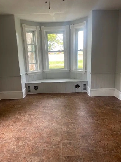 3 Bedroom Farmhouse for Rent - North Gower Image# 1