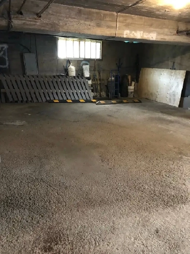 entreposage du véhicule à Ahuntsic / car storage in Ahuntsi Image# 1