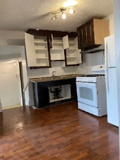 All utilities included/ walk to all amenities/15 min to Downtown Image# 1