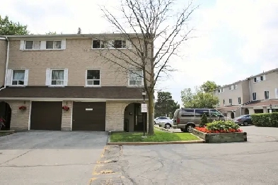 BIG TOWNHOUSE 3 Bedroom   @ FINCH/DON MILLS Image# 1