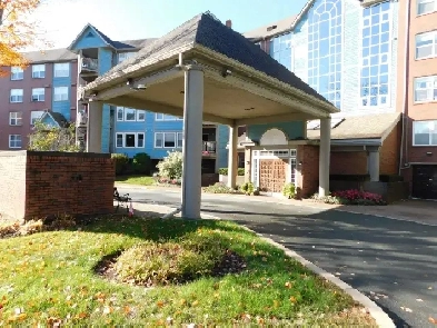 Beautiful Bedford 2bed/2bath condo - VIDEO TOUR! Image# 1