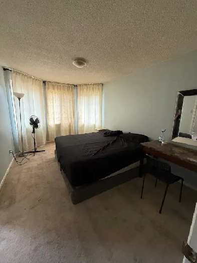 one big room Eglinton & hurontario Image# 1