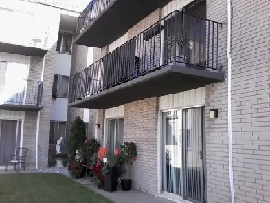 One Bed/Balcony, FREE PARKING, Clean, Quiet $1459.00   Hydro Image# 1