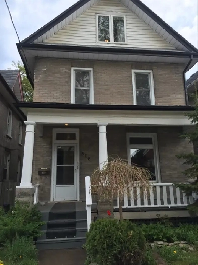 ONE BEDROOM AVAILABLE IN A DUPLEX APARTMENT Image# 1